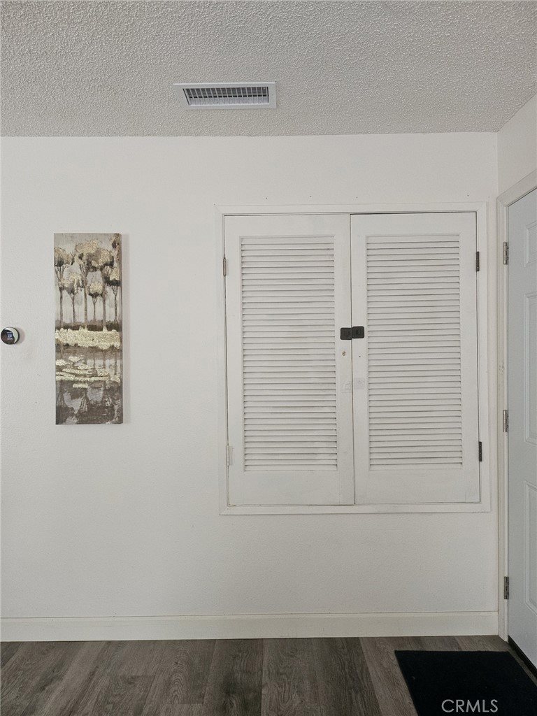 1025 N Tippecanoe Avenue Property Photo 6