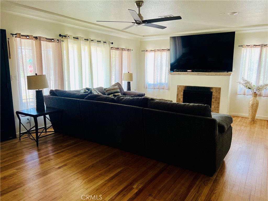 582 25th Property Photo 5