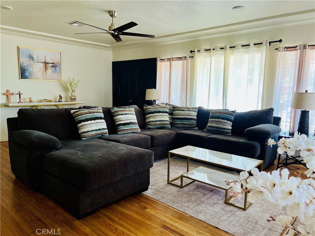 582 25th Property Photo 6