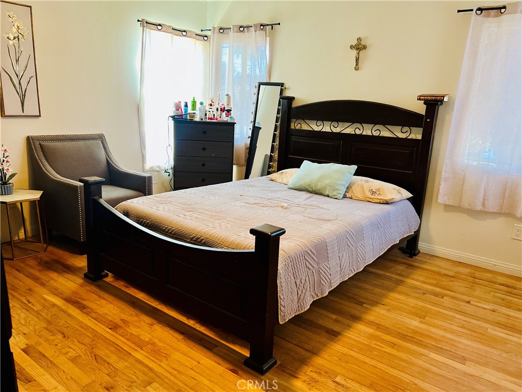 582 25th Property Photo 7