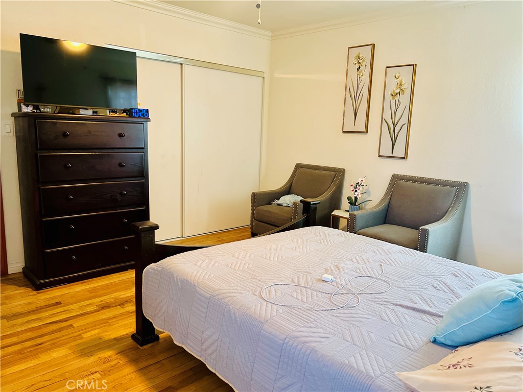 582 25th Property Photo 8