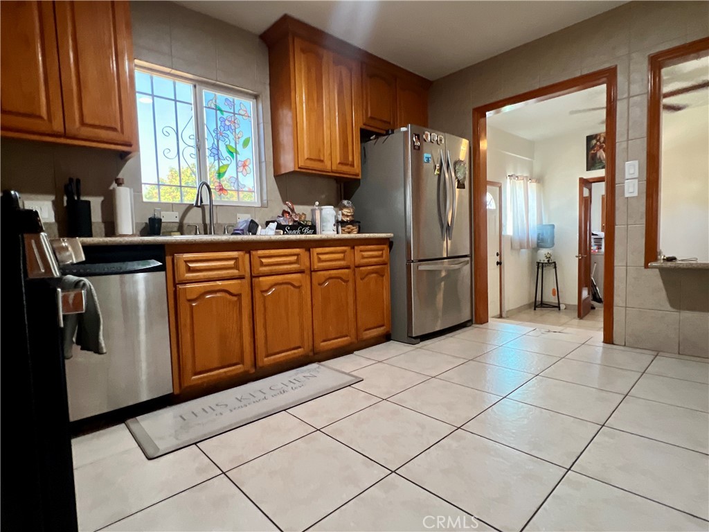 582 25th Property Photo 12