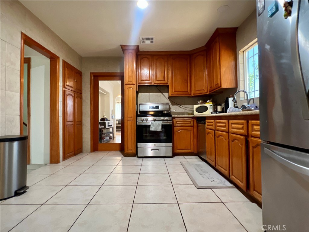 582 25th Property Photo 13