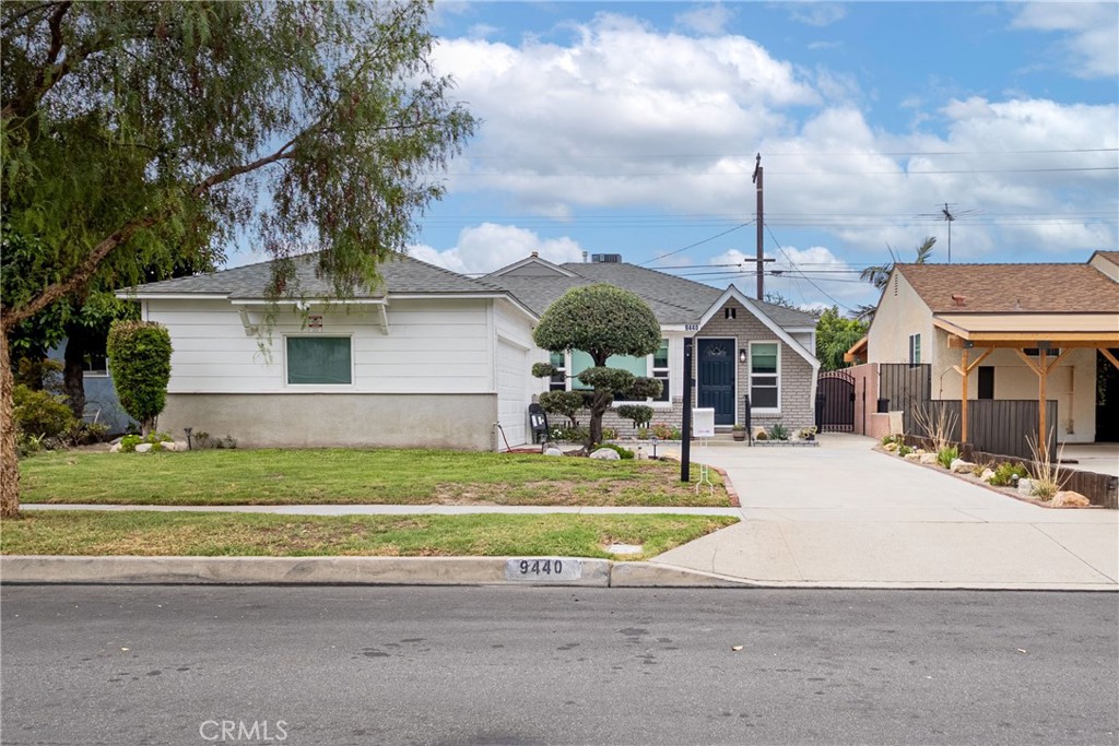 9440 Brookpark Rd Property Photo 1
