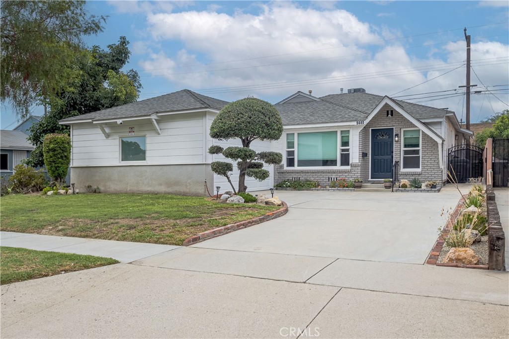9440 Brookpark Rd Property Photo 2