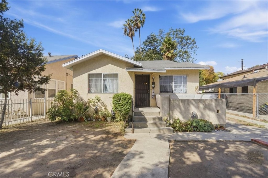 2821 N Hollister Avenue Property Photo 4