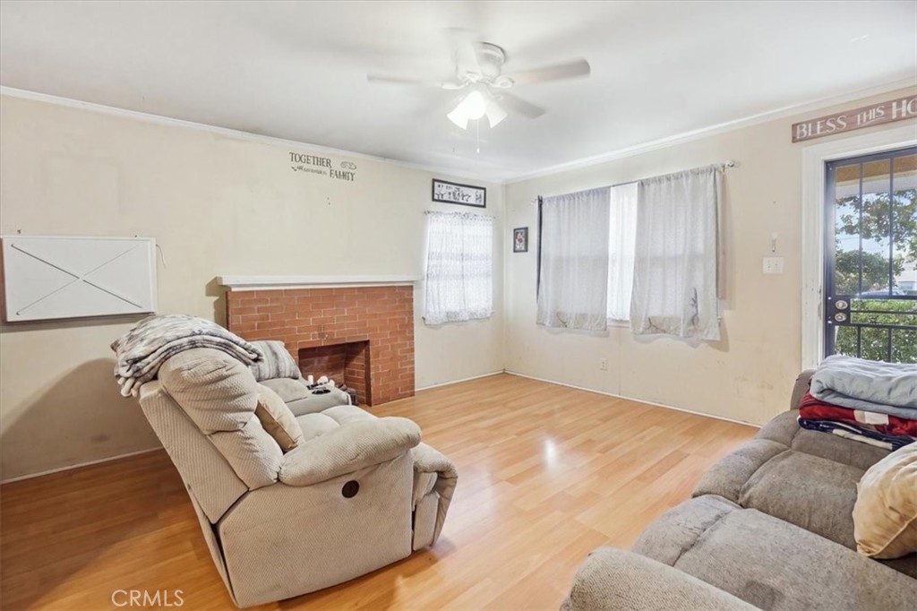 2821 N Hollister Avenue Property Photo 8