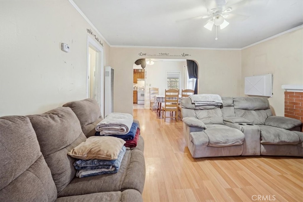 2821 N Hollister Avenue Property Photo 9