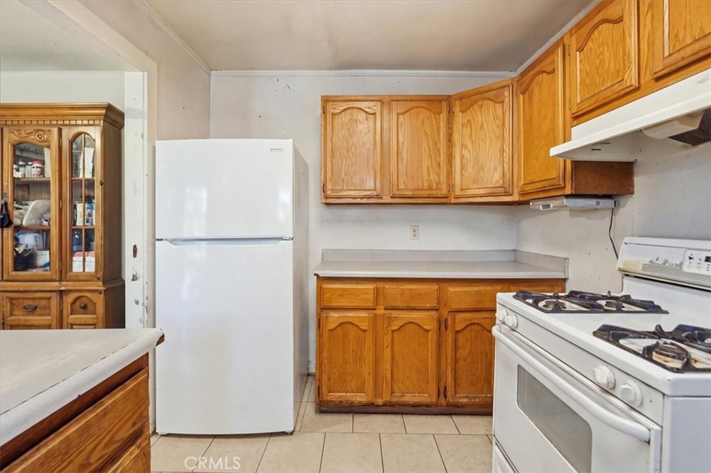 2821 N Hollister Avenue Property Photo 12