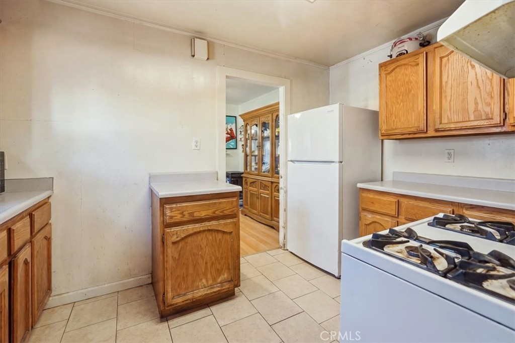 2821 N Hollister Avenue Property Photo 15
