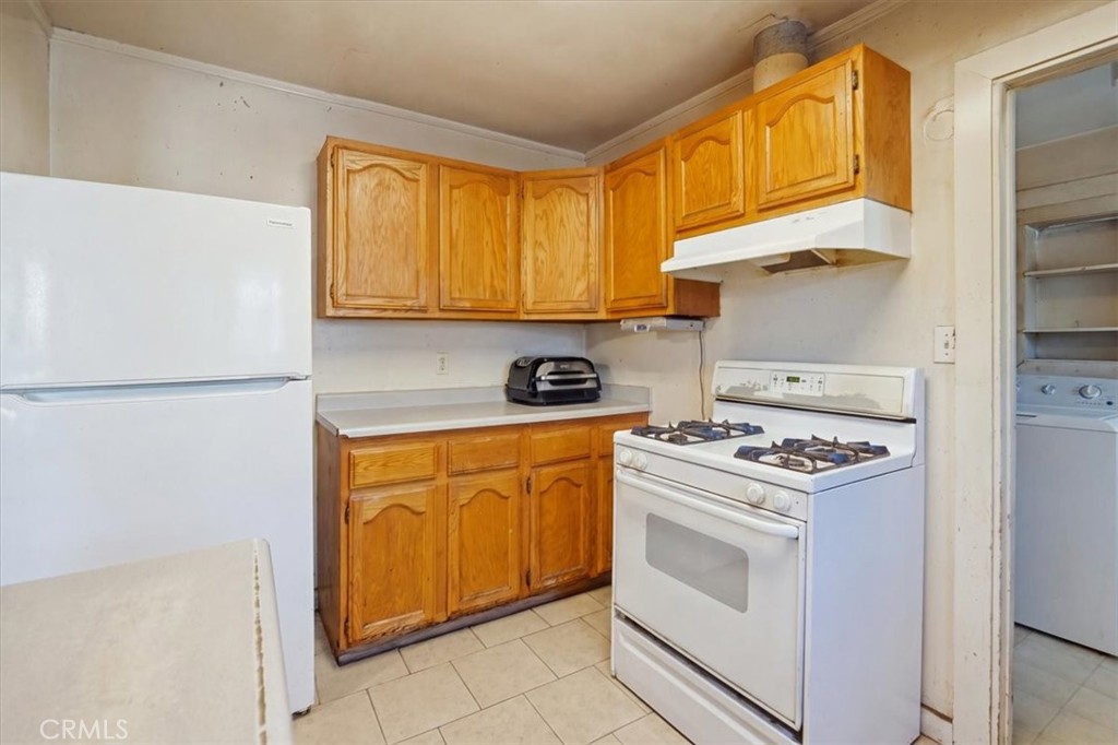 2821 N Hollister Avenue Property Photo 16