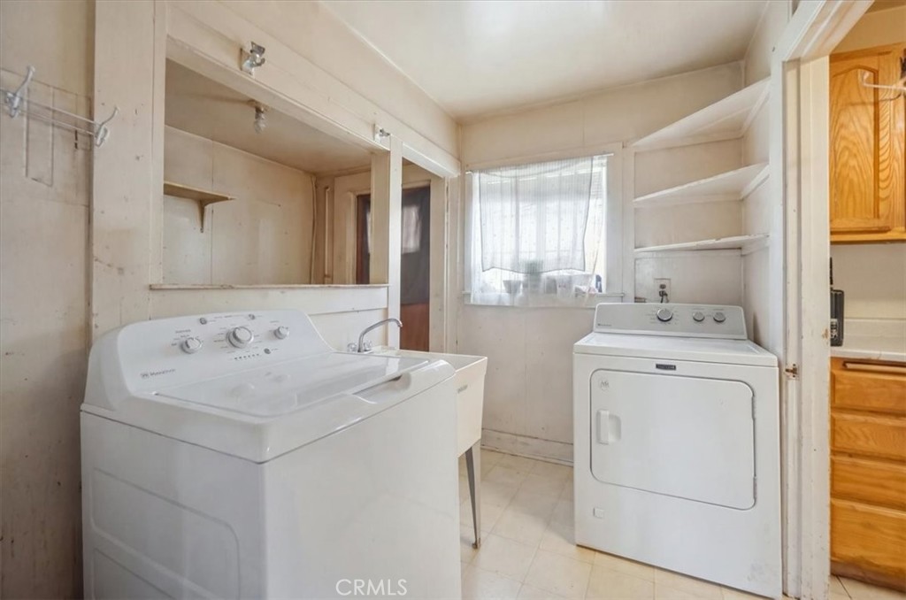 2821 N Hollister Avenue Property Photo 26
