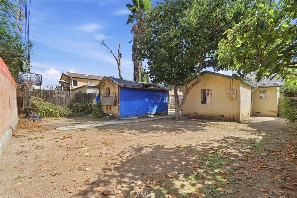 2821 N Hollister Avenue Property Photo 31