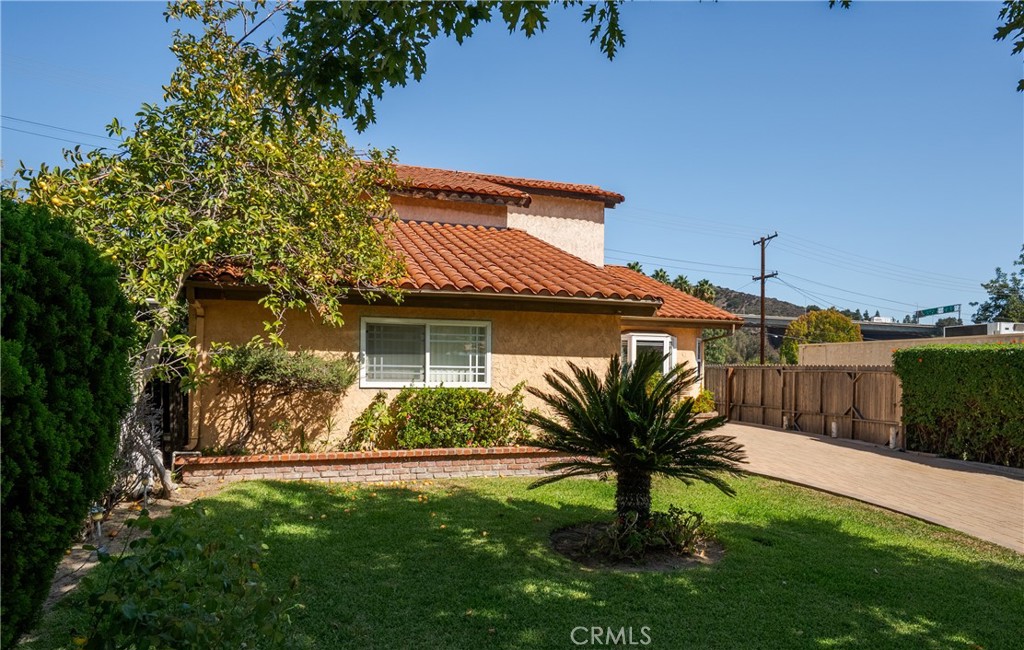 658 Glenmore Property Photo 5