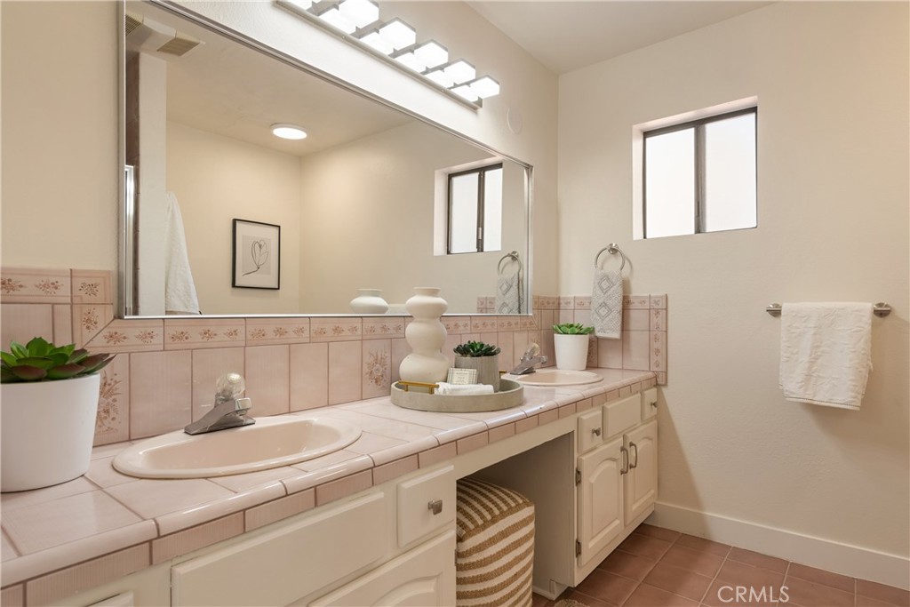 658 Glenmore Property Photo 29