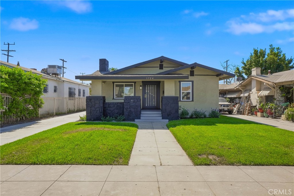 1724 W 43rd Street Property Photo 1