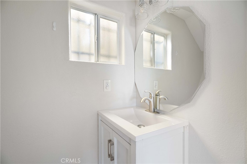 12506 S Mona Property Photo 3