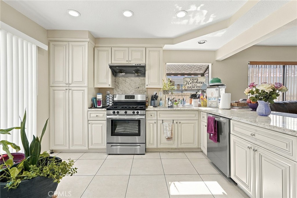 17633 Wildflower Property Photo 13
