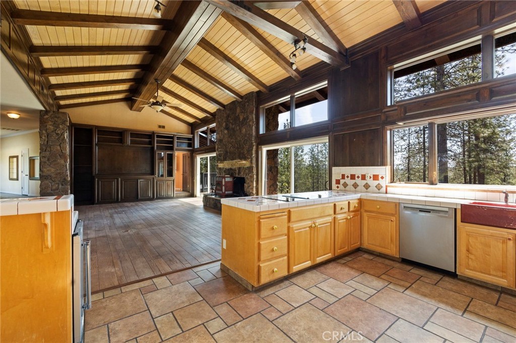 10379 Mcmahon Road Property Photo 22