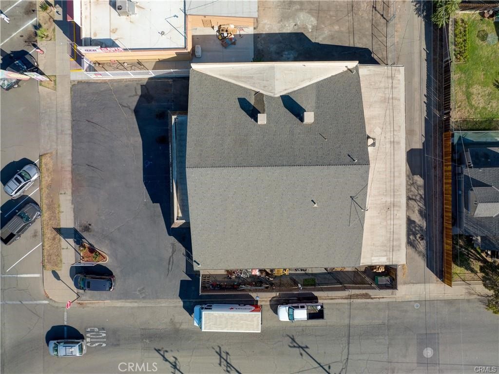 6852 N Winton Way Property Photo 4