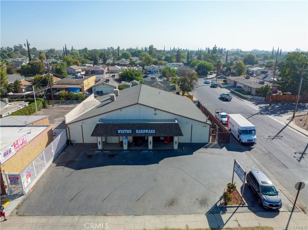 6852 N Winton Way Property Photo 19