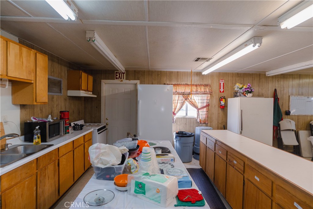 21562 Reynolds Avenue Property Photo 23