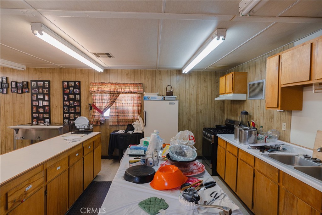 21562 Reynolds Avenue Property Photo 24