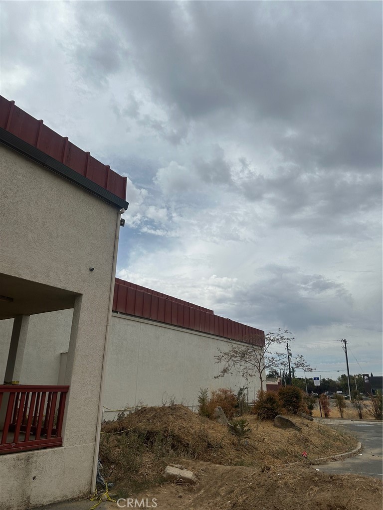2040 Yosemite Property Photo 2