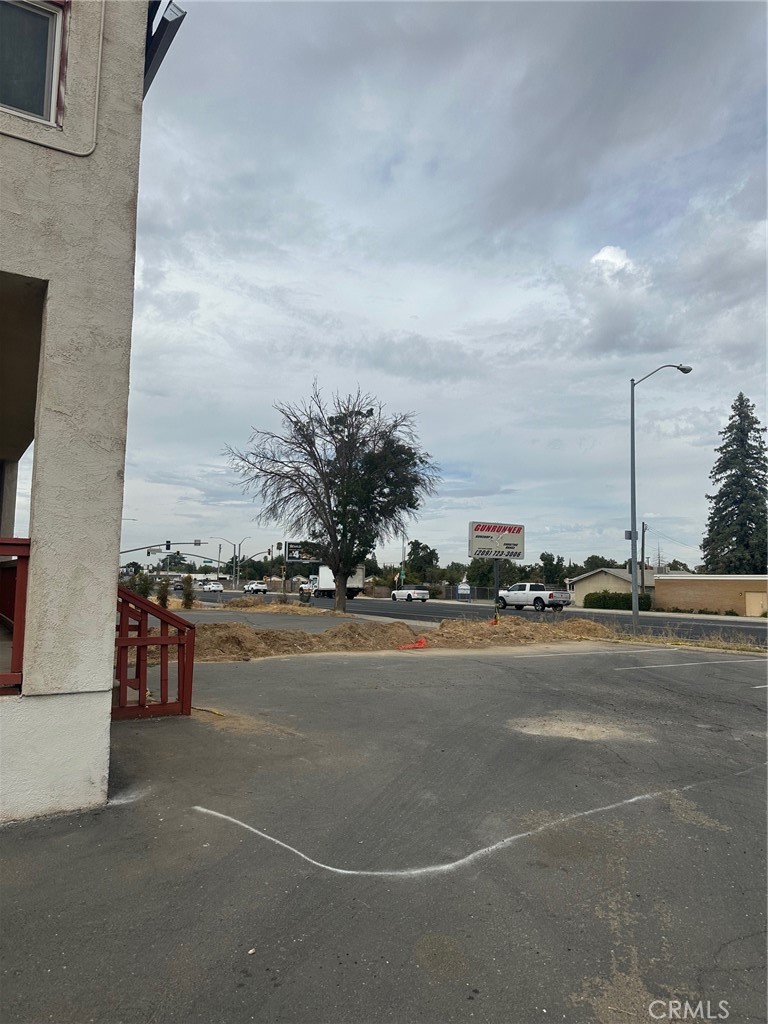 2040 Yosemite Property Photo 4