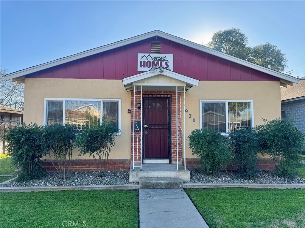 920 W 18th Street Property Photo 1