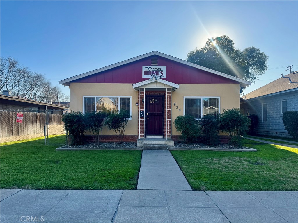 920 W 18th Street Property Photo 2