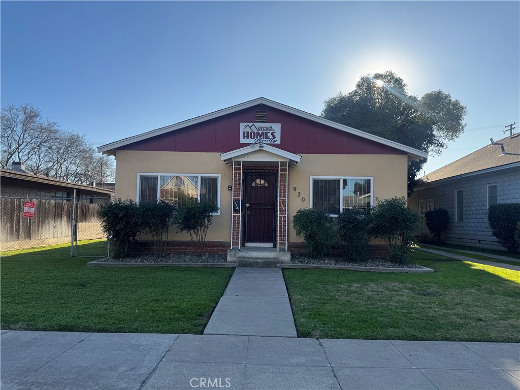 920 W 18th Street Property Photo 3