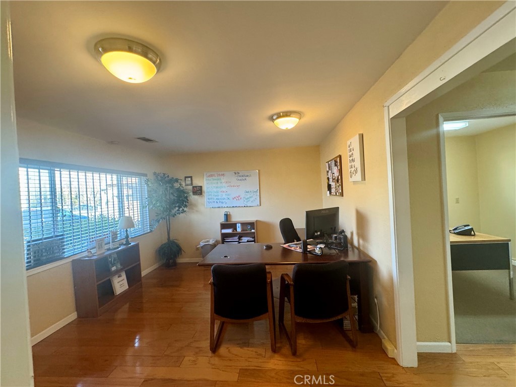 920 W 18th Street Property Photo 5