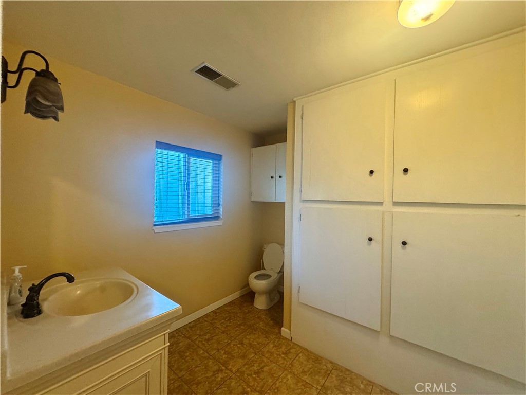920 W 18th Street Property Photo 12