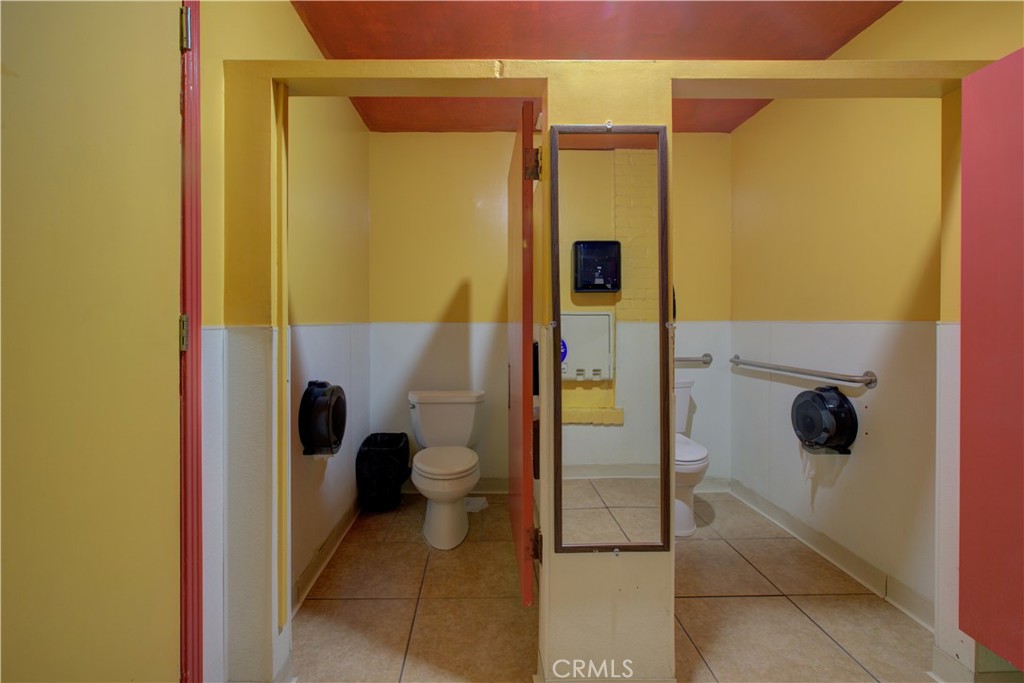 1425 Main Street Property Photo 15