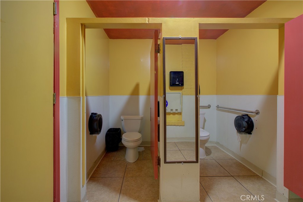 1425 Main Street Property Photo 15