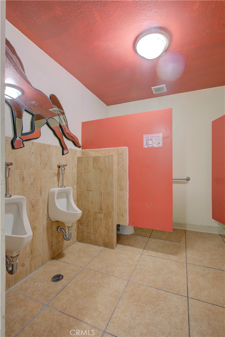 1425 Main Street Property Photo 16