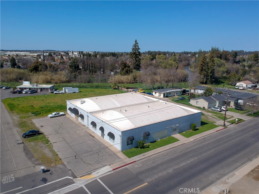 1505 W 18th Street Property Photo 2