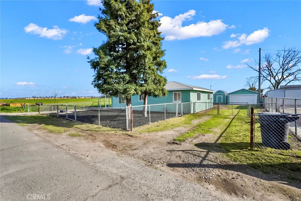 957 W Cardella Road Property Photo