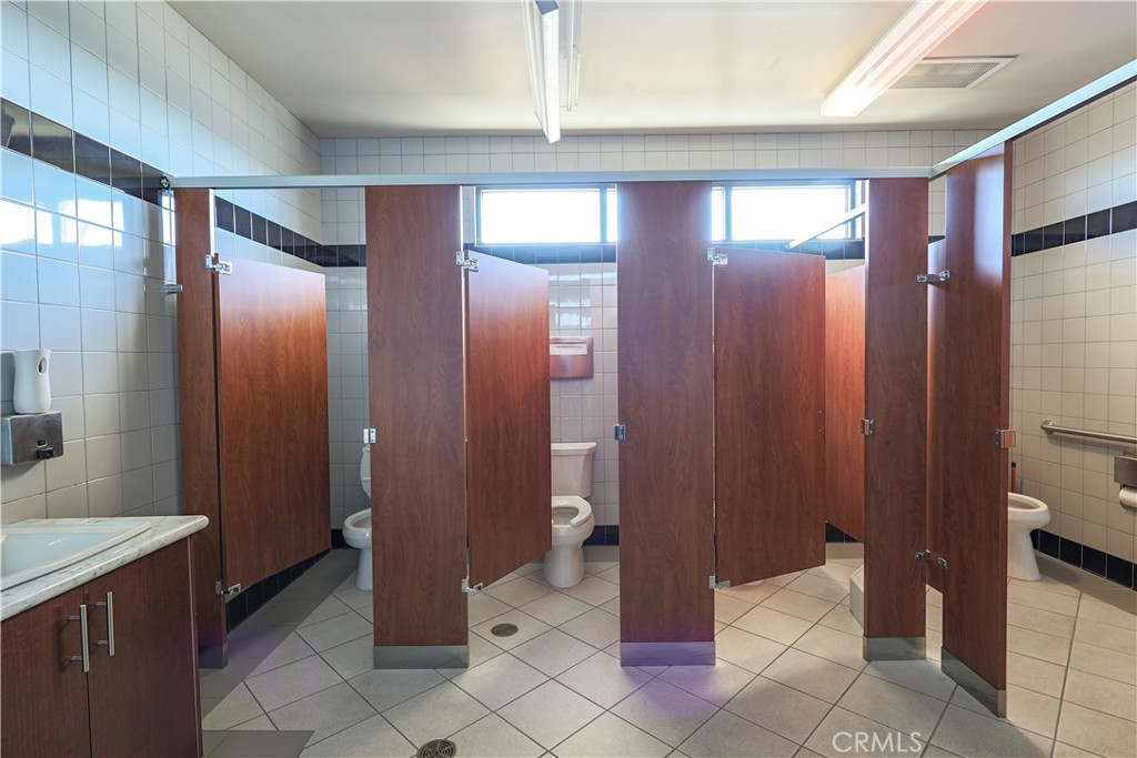 971 Broadway Avenue Property Photo 25