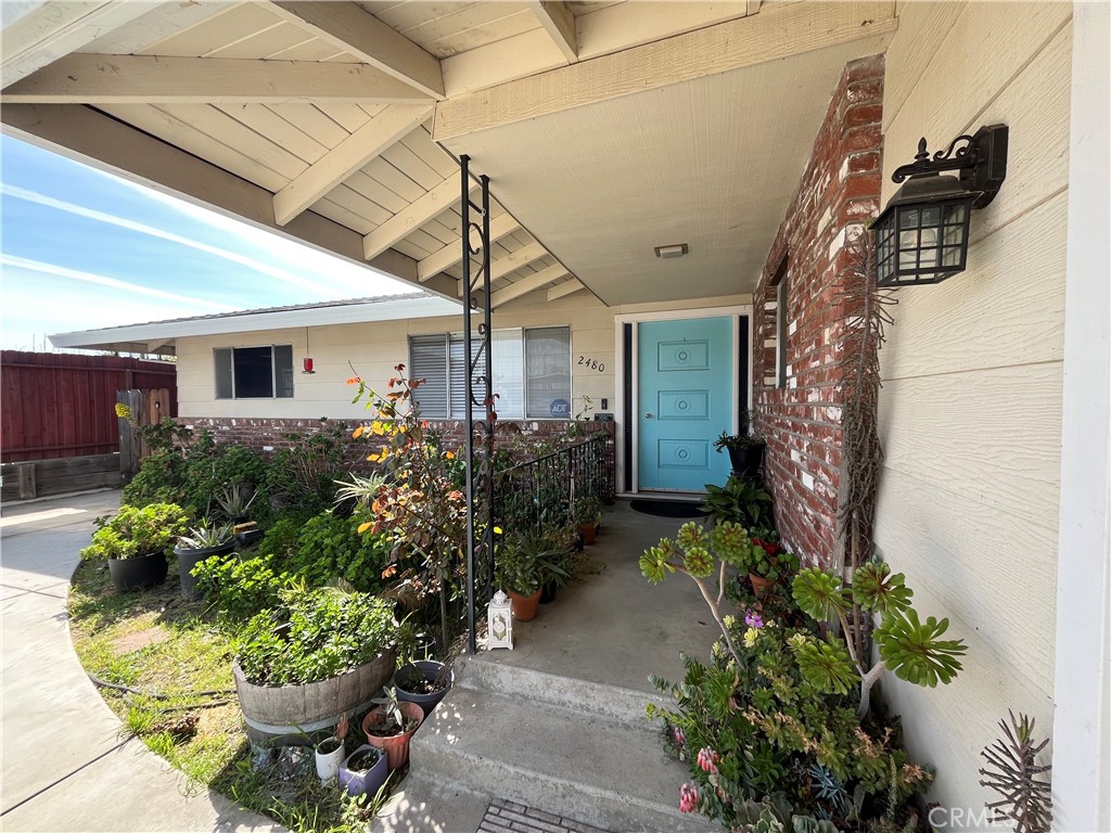 2480 Fruitland Avenue Property Photo