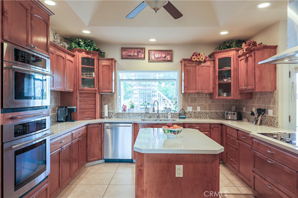 8340 Lake Shore Drive Property Photo 7