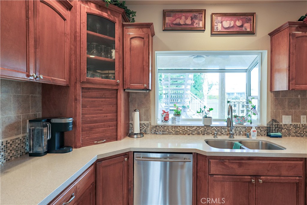 8340 Lake Shore Drive Property Photo 8