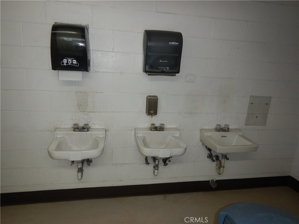 2777 N Hwy. 59 'd' Property Photo 20