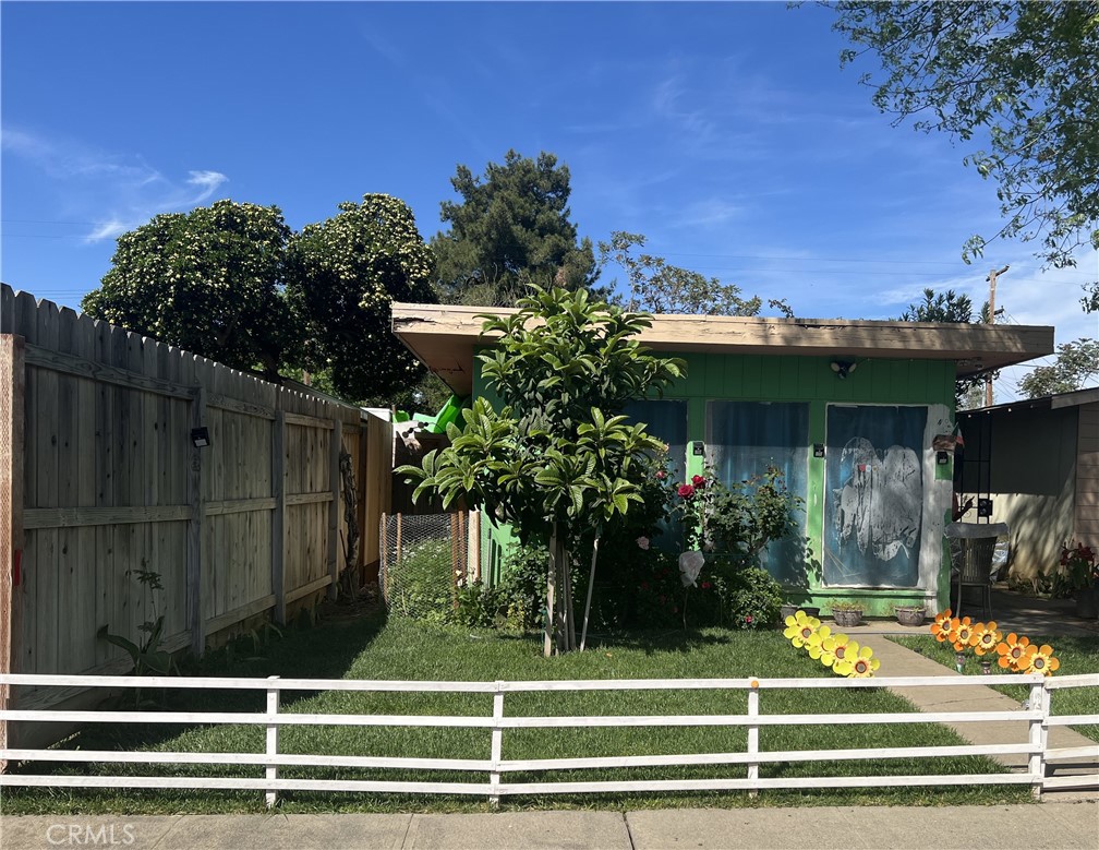 1017 W Santa Fe Avenue Property Photo