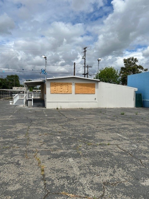 61 W 16th Street Property Photo 4