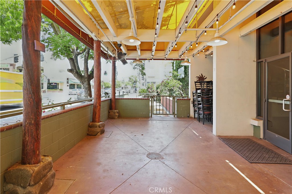 560 W 18th Street B Property Photo 5