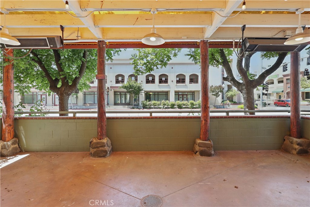560 W 18th Street B Property Photo 6