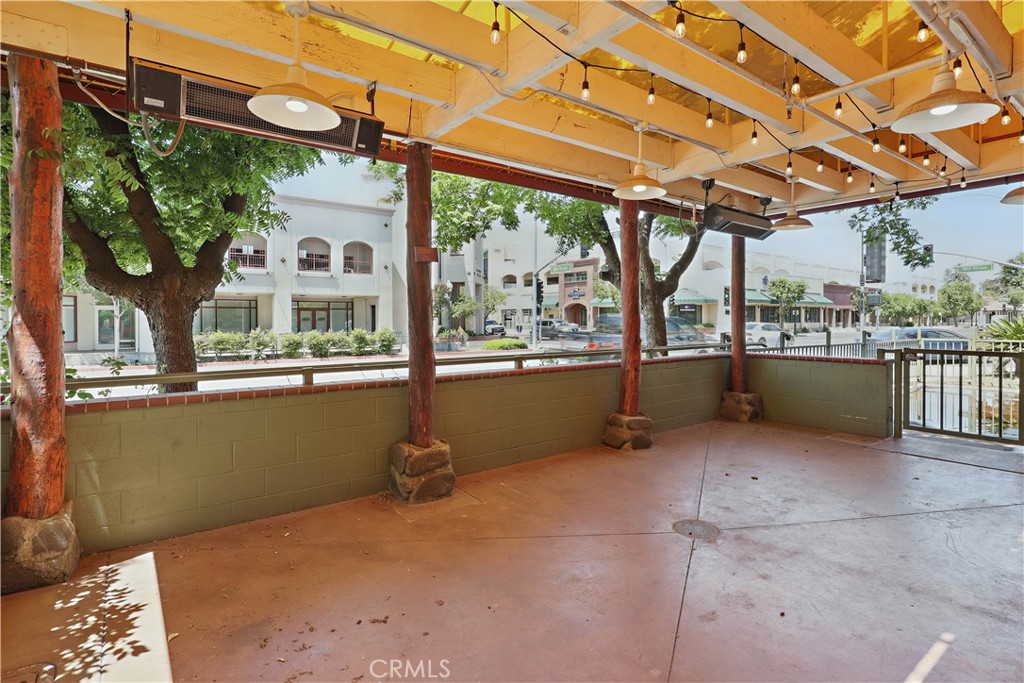 560 W 18th Street B Property Photo 7