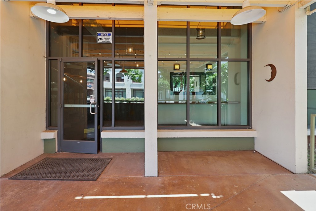 560 W 18th Street B Property Photo 8